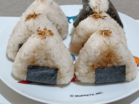 胚芽押麦ごはんのちりめんじゃこおにぎり★